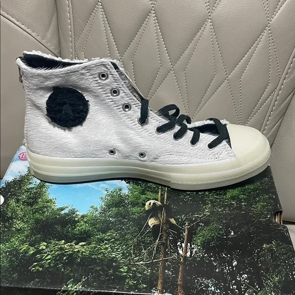 Converse Chuck 70 Low Top Sneakers in Cream & Black - Picture 4 of 12